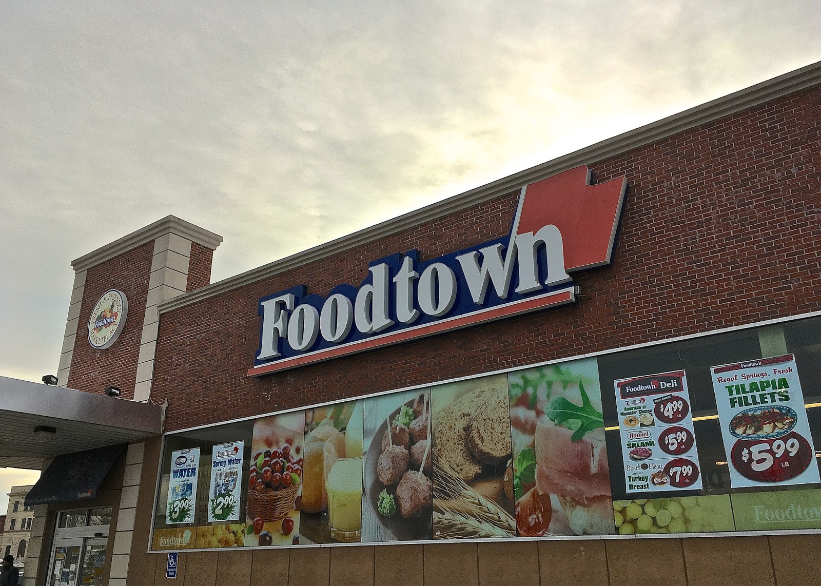 Grocery stores & everyday shopping nearby